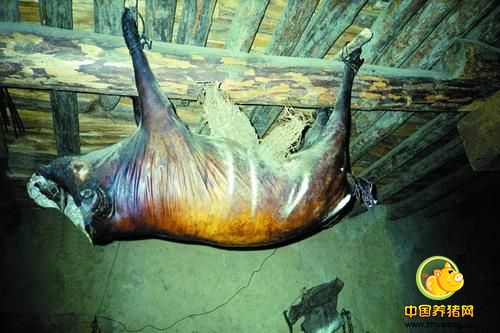 猪肉悬挂可达30年 美味“臭猪肉”待客最高礼节