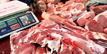 执法人员打掉私宰窝点：从未见过如此大的私宰猪