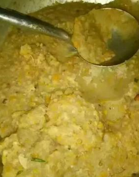 学校食堂竟给学生吃猪饲料?上百家长怒讨说法