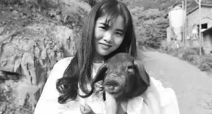 盘点那些养猪美女！女人养猪不易，美丽女人更不被理解……