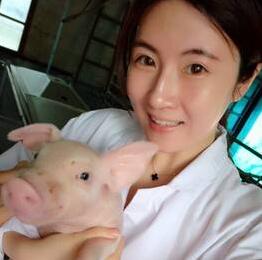盘点那些养猪美女！女人养猪不易，美丽女人更不被理解……