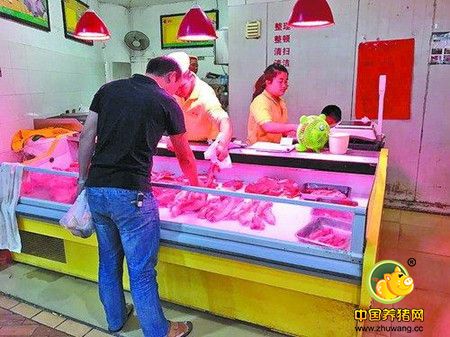 天气渐凉，猪肉价格行情不增反降，带来猪肉销售小高峰