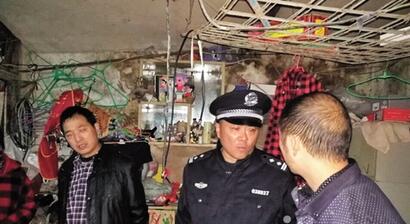 厉害了我的叔！竟敢在市区底楼门店内养猪