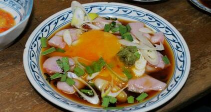 猪身上的“一锭金”，国人直呼恶心，日本人竟喜欢生吃！