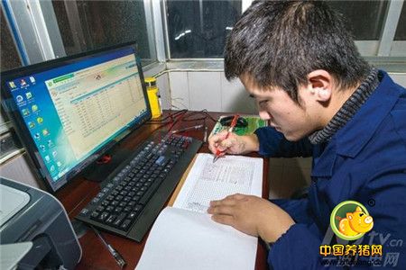 一夜测500头猪 “二师兄”印戳原是这样盖出的