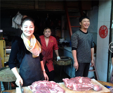 女大学生辞职卖猪肉，不顾父母反对成“猪肉西施”