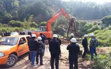 再出“重拳”！强制拆除违章猪舍