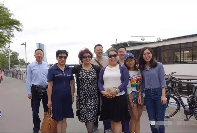 牧原、雏鹰、正大、福喜……踏上欧洲领奖之旅，2天引发近3万网友关注