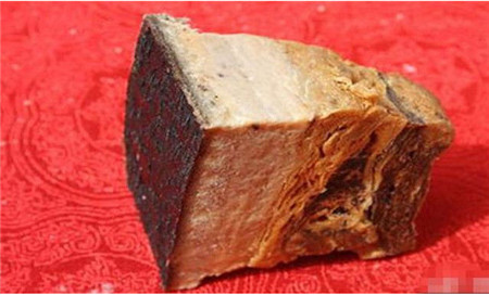 农村这块猪肉挂屋顶30年，却成无价之宝，城里人抢着买！