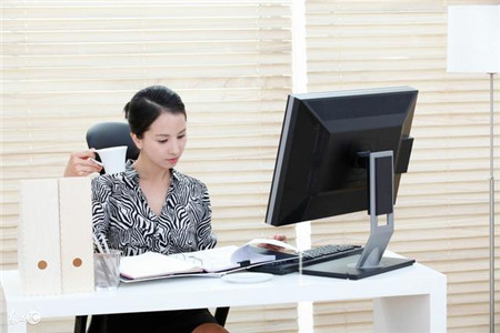 回家养猪年赚100万&在北京做白领年薪10万,你选哪个?