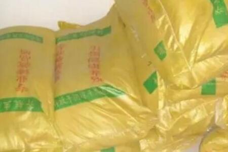 预混料、浓缩料、全价料,哪个更适合你的猪场?