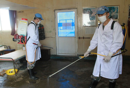 消毒是防控生猪疫病的有效手段之一,且成本低廉。而我们日常的消毒效果却很不尽人意,这主要与消毒的方式、方法、消毒药物选择、操作流程控制等有关。