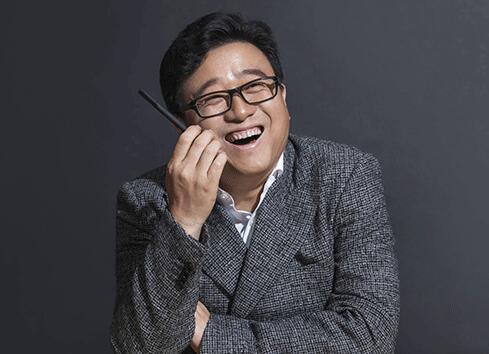 作为互联网圈的第一个“中国首富”,丁磊的创业路走得不易;可作为企业大佬,丁磊的生活却一直“任性”的不像话,而且这种“任性”似乎与生俱来。