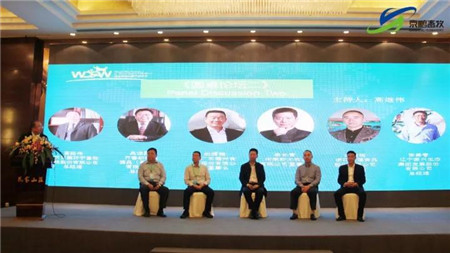 南昌的此时总是转瞬即逝的, 充斥着脱落酸的季节我最是喜欢, 一直思考的去留和城市的问题, 原来真的没有那么简单, 想要挣脱不能接受的羁绊, 而能够接受的牵扯又算什么, 我如此极端,只看得到长久和短暂。 