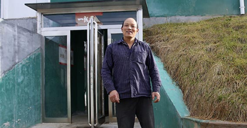 奇！他把猪埋在地下养 四个月长三百多斤！