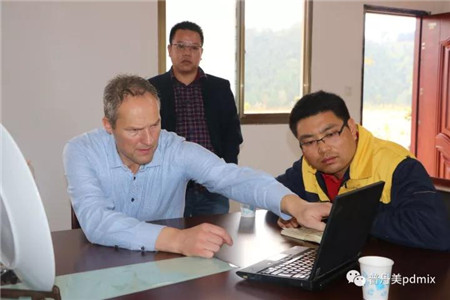 普丹美特邀专家Hans Bundgaard一线猪场服务