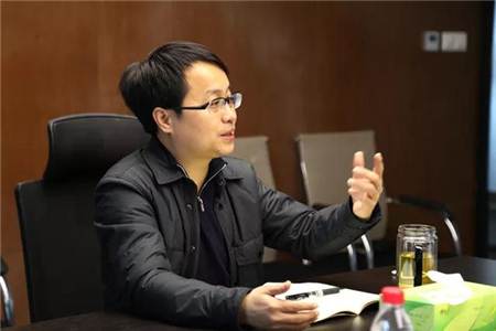 12月8日,在“中国畜牧饲料科技与经济高层论坛”即将召开之际,由《农财宝典》新牧网、《新饲料》、中国饲料行业信息网、中国养猪网、猪e网等多家行业内知名媒体组成的记者团来到集团总部参观,深入了解特驱。