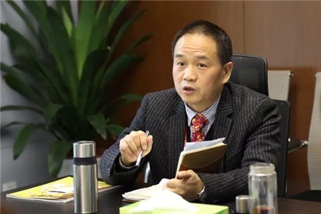 12月8日，在“中国畜牧饲料科技与经济高层论坛”即将召开之际，由《农财宝典》新牧网、《新饲料》、中国饲料行业信息网、中国养猪网、猪e网等多家行业内知名媒体组成的记者团来到集团总部参观，深入了解特驱。