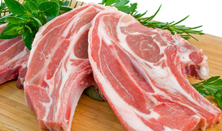 　“去领肉喽！户户都有，人人都有！”昨天一早，海宁市斜桥镇华丰村华群片区的村民们就相互吆喝着来到村委会旁临时搭建的帐篷里，每人免费领取了几十斤新鲜猪肉