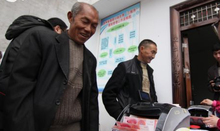 【新时代 新气象 新作为】凯里万潮：“扶贫猪”出栏 贫困户分红