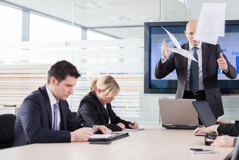 新希望公告称,公司决定在内蒙古通辽市科尔沁区投资新建年出栏200万头商品猪聚落项目。