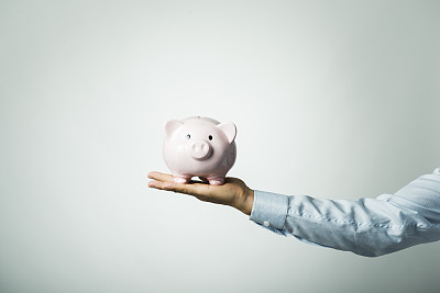 据中国乡村之声报道,国家发改委、财政部日前联合印发通知,取消国家储备肉交易服务价格政府定价,实行市场调节价。