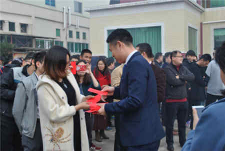 爆竹声响辞旧岁，欢笑声声迎狗年！2018年2月23日，东方澳龙公司以及维德公司全体员工齐聚一堂，在佛山南海总部举行隆重的开工典礼。