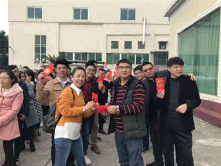 爆竹声响辞旧岁，欢笑声声迎狗年！2018年2月23日，东方澳龙公司以及维德公司全体员工齐聚一堂，在佛山南海总部举行隆重的开工典礼。