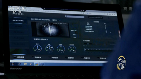 　　利用互联网养猪已成为主流  　　在山东省滨州市，四个养猪人在一个饭店里面，一起吃饭聊天，这不是一次普通的聚会，而是养猪人的派对，他们都在用一种新的方式养猪。这其中最抢眼的是刘志强，滨州荣昌猪场场长。手机响起的铃声催促着刘志强，赶快回到猪场。他得给将要生产的母猪洗澡，这是一个关键时刻。   　　刘志强场长说道：“一般就是提前10天，他会给我们一个提醒。去现场把这个猪都找出来。然后去赶到洗澡的地方给它洗澡，然后让它待产，防止病原微生物，从妊娠猪直接带到产房去。”  　　刘志强所用的是一款名叫“智农通”的手机软件，这款软件改变了刘志强的养猪模式。以前的养猪场全是凭借个人经验，现在刘志强可以借助在猪联网里面形成的数据和分析，轻松的知道自己什么时候需要对每头母猪做什么样的工作，在提高了刘志强工作效率的同时，猪场的生产效率也得到了大幅提高。   　　根据刘志强的养猪数据，猪联网会提供生产的安排建议，协助他降低生产成本，提高养殖效率。只要有电脑或手机。刘志强就能轻松掌握猪场信息。  　　在猪联网的另一端，信息平台给每头猪配发身份证和电子档案。从母猪、配种、怀孕、产仔，到仔猪长成肥猪出售，一头猪的一生变得有据可循，这些大数据将给未来的生猪养殖，带来新的市场指引和决策依据。  　　现在刘志强每天都要看一下猪价行情，来对未来一段时间的生产调整做出预测。利用庞大的猪数据生成的生猪流动地图，可以看到全国生猪流向和存栏量预测，帮助养殖户合理控制养殖规模。  　　刘志强在生猪出栏的前几天，通过猪联网的数据分析，去匹配合适的买家。猪联网为买家卖家提供交易平台，双方可以不见面就完成买卖。从养猪到卖猪，都可以在猪联网上完成。  　　以上内容，是3月3日CCTV-9播出的大型纪录片《大国根基》第五集“从田园到餐桌”中展示的一个现代猪场的养猪方式。《大国根基》大型纪录片是中宣部2015年“纪录中国”传播工程的项目之一，是中国首部全景式反映中国农业现代化进程的纪录片。  　　央视团队走进山东等地猪场，历时多天采访拍摄，真实记录了现代猪场是如何使用猪联网平台，提高生产效率，降低生产成本，借助互联网、大数据带来的便利，做到真正的智慧养猪。   　　“猪联网核心业务包括三个部分：第一是生猪管理，第二是生猪交易，第三是生猪金融。生猪管理的核心目的是利用互联网、物联网等技术，形成养猪大数据，结合现代生猪生产管理理念，帮助农户提升养猪的生产效率。” 猪联网运营公司农信互联的负责人作了详尽介绍。  　　数据的缺乏，是困扰现代养猪业最大的难题  　　生猪产业总市值高达1.5万亿，对大多数中国人来说，猪肉是他们最主要的肉食来源。中国生猪产业呈现小规模、大群体的生产格局，“一哄而起”，“一哄而散”，这样的起伏周期，又加剧了生猪生产和市场波动，这就是猪周期。  　　猪肉价格剧烈的涨跌，也影响着养猪业的平稳发展。猪肉价格飙升，玉米饲料的价格也会水涨船高，甚至影响到中国整体粮食价格的稳定。但是由于长期以来信息不对称、管理和生产效率低下、基础数据缺乏，面对上述困境，养猪企业多数还是束手无策。  　　说到底，影响养猪行业快速发展的核心还是数据的缺乏，从而使得养猪行业在管理、交易和金融方面效率整体低下。  　　一是管理数据的缺乏。由于现阶段国内多依靠人工进行养殖，工业化水平较低，导致数据基础薄弱，在猪场养殖和管理过程中，对数据没有认识到重要性，更多的是凭借经验来进行生产，导致我国PSY(每年每头母猪所能提供的断奶仔猪头数)水平比较低，与国外差距较大。PSY低，那么自然反应到消费端就是成本较高，抗风险能力差。单个猪场数据的缺乏，更进一步加剧了行业的盲目性，无法有效的做到猪场存栏结构调整，导致生猪生产数量不均衡。  　　二是交易数据的缺乏。现阶段养殖规模分散，猪场分布广、出栏信息不对称，导致大量的中间人存在，中间环节多，交易成本居高不下，并且交易完成之后，并不会产生任何的数据留存，对于价格发现、往期价格分析、猪周期研究均提供不了有效的数据支撑。  　　三是金融数据的缺乏。金融是建立在数据之上的，由于缺少交易和管理的数据积累，金融无从谈起，这也是为什么消费金融和其他供应链金融做得风生水起的时候，养猪产业一直迟迟无法获得金融支持的重要原因。  　　大数据养猪，让养猪更轻松，更有针对性   　　猪联网提升管理效率。现阶段越来越多的猪场开始拥抱物联网，通过物联网可以有效的降低在生产过程中数据录入的繁琐度和错误率，保证数据的准确，并且现阶段随着AI(人工智能)技术的进一步发展，对猪只数量识别、猪群个体识别有了新的解决方案，对于数据的积累会有所提升。  　　数据积累只是管理的基础，更多的在于数据汇总后的数据智能。在管理上，对单个猪场而言，通过数据分析，可以快速进行对标和分析，类似对猪场进行一次体检，找出猪场问题所在，与相同规模的猪场差异之处及原因，做出快速改进建议。  　　通过对猪病的数据分析，对疫情做到有效提示，做好防控。真正做到防重于治，减少兽药的使用，在降低养殖成本的同时，还可以做到猪肉品质的提升;分析不同类型的饲料，在何种条件下喂食，料肉比最低，给养殖户提供最优饲养方案的推荐;通过生产环节的全数据覆盖，真正形成猪在养殖过程中的可追溯，结合区块链技术，做到生产过程全程追溯。  　　猪联网让交易更简单。通过在交易过程中形成的数据，可以进行交易价格的分析，并做出未来一段时间的猪价预测，帮助猪场调整存栏结构，做到风险预防。真实的交易价格，也是形成生猪定价权的基础，促使生猪交易更加的标准化和规范化，使价格形成更加市场化。在生猪真实交易价格的基础上，可以衍生出生猪交易价格指数，这也是生猪期货的前提。  　　猪联网积累的各项数据为金融提供有效支撑。管理和交易形成的数据，是金融重要的依据。按照一定的风控模型，可以从中筛选出养猪综合成本低，效益好的猪场，让其充分享受金融所带来的便利，包括扩张规模所需要的养猪贷款、对冲风险所需要的养猪保险等。让数据给养猪人带来实际帮助同时，也可以使金融更加帮助实业发展。  　　互联网对于养猪业的改造，并不是最传统的农业转型升级的唯一体现，和世界上许多国家一样，中国的农业正在从传统走进现代，通过对农产品进行不同程度的加工，让农产品从田园到餐桌的过程增加更多的价值，是中国农业现代化的一个新的课题。基于此，越来越多的农业公司、互联网公司加入到这一进程当中来，快速推动产业升级。  　　猪联网的初衷，其本质意义上是想将更多与猪相关的资源联接起来，并借助最先进的物联网、人工智能、区块链等领先技术，形成一个猪的网络，充分发挥网络协同的优势，构建养猪业的生态圈，提升产业效率。  　　养的是猪，比的是数据  　　持续使用猪联网的猪场，可以有效的知道每一头母猪的状态。通过数据分析，知晓猪群现在的状况，未来几天需要干什么，并借助PC及移动端提醒，让猪场的工人可以提前做好相关工作准备，极大提升管理的精细度。通过提升母猪的管理颗粒度，降低非生产天数，进一步提升猪场PSY。也可以与饲喂设备连接，记录猪群的喂食情况和增重数据，分析猪场更合适的饲料套餐，降低饲料的浪费。  　　把猪联网里猪场的数据，通过数据清洗和加工，就能得到一个全国猪场存栏结构的样本，以此为基础进行出栏的预测，可以有效的指导未来几个月应该如何调整生产，像地图导航软件实时告诉路况信息一样，让每一个猪场都可以提前做出生产方面的判断。  　　借助物联网，让数据采集更精准、更简单。物联网的应用可以极大的节省人力，通过手机来控制猪场的生产设备，通过认证的设备，可以直接链接到猪联网，匹配后就可以使用，如果需要设备采购，可以在猪联网在线采购，极大降低了物联网的准入门槛。  　　猪联网把搜集到的数据都统一通过区块链技术处理，做到无法篡改，形成猪从出生到出售，全部过程的数据，真实记录猪的一生，通过扫描生成的追溯二维码，就可以查看这头猪的生长过程。  　　通过对猪大数据的挖掘和分析，来反过来给猪产业的生产和交易提供数据依据，提升效率，降低成本，平抑猪周期，探索价格发现功能，让猪产业从之前一个非常传统的产业，变成一个以数据智能为基础的新产业，这就是农信互联所讲的智慧养猪。  　　结语  　　从放开搞活农产品市场，到农产品电商大行其道，中国在不到40年的时间里，用新的技术革命和金融服务，塑造并推动着农产品的市场化进程。这一次，中国与世界站在了同一条起跑线上。不过，农业的互联网转型并不只是电子商务，在生产环节，改变同样在发生，这一系列变化的累积，终将对未来的中国农业生产格局产生巨大影响，农信互联的猪联网平台，正在让养猪业变得不一样。