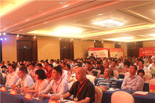 “英雄长啸震沧海，古树椰风动我怀”，行业内英雄齐聚于此，今年生猪行业形势严峻，猪价行情不容乐观，规模猪场如何突破行业发展瓶颈？如何将挑战转变为机遇？