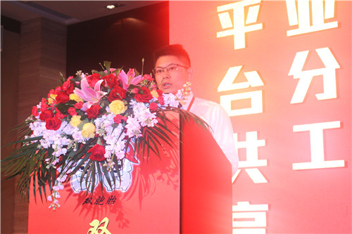 “英雄长啸震沧海，古树椰风动我怀”，行业内英雄齐聚于此，今年生猪行业形势严峻，猪价行情不容乐观，规模猪场如何突破行业发展瓶颈？如何将挑战转变为机遇？