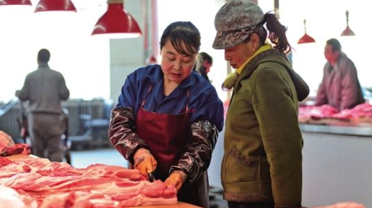 生猪价格每斤4.8元,而超市肉价却很高高,你怎么看?