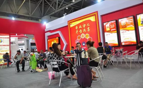 三胞胎养猪俱乐部