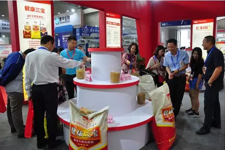 三胞胎养猪俱乐部