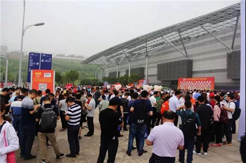 播恩集团盛装出席,并在现场举办最美播恩代言人颁奖活动,积极展示和传播畜牧女性风采。活动受到参展畜牧人的广泛关注和热情追捧,让播恩成为本次畜博会上的闪耀明星!