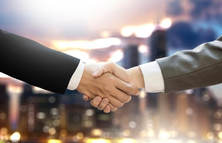 因为控股股东质押的部分股票可能存在平仓风险而处于停牌中的雏鹰农牧，于6月21日抛出多份收购议案，其中拟收购新三板挂牌养猪企业——河南民正农牧股份有限公司合计54.27%的股权。