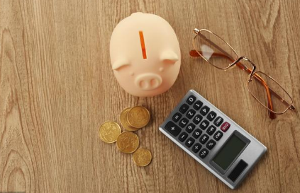 2018年,低迷的市场行情、环保重压和贸易战,再加上养殖成本上涨,中国养猪业该如何应对?是继续还是放弃,是扩大还是维持?