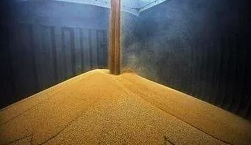 近日，海大集团公告称，拟以自有资金3000万美元投资境外全资子公司“皇山控股”。公告中还表示，此举有助于为国内提供稳定、价优的原料供应，能降低公司原料采购成本