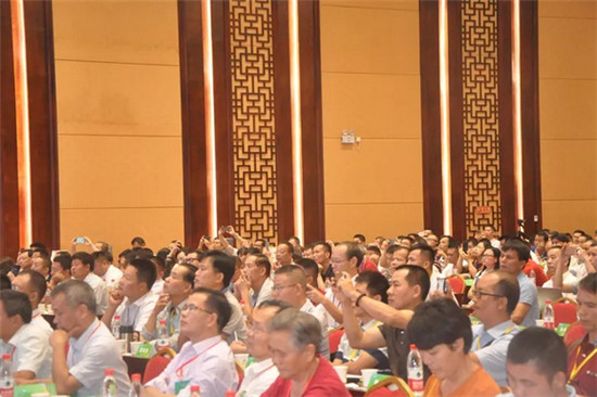 6月27日,备受瞩目的PITC 35 PSY 第三届PPT国际技术研讨会(PITC)在广西扬翔股份有限公司(以下简称“扬翔股份”)总部隆重举行,本届会议的主题是“低成本养猪新模式 新发展”。