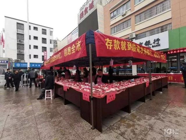 存1万送1斤猪肉！某银行这一活动引热议！