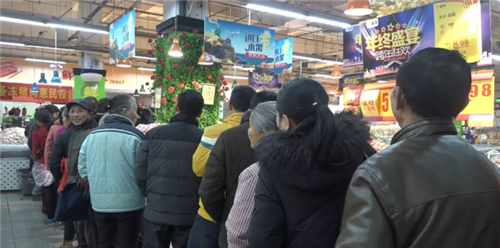 抢肉，年前大战开启！大爷拼了，家长震惊，居民无奈……