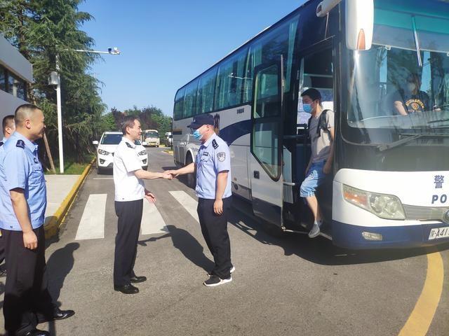 10个“养猪人”上演同款剧本，远在澳洲女子被骗近百万