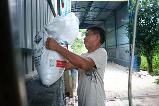 猪倌十年：从一贫如洗到有钱可赚 又到负债百30万！