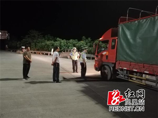 凤凰县开展违法违规调运生猪百日专项打击行动