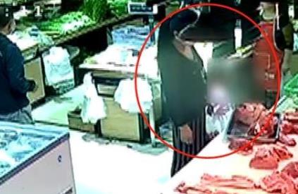 始料未及!女子在超市内频频盗窃猪肉 民警打开她家冰箱当场愣住