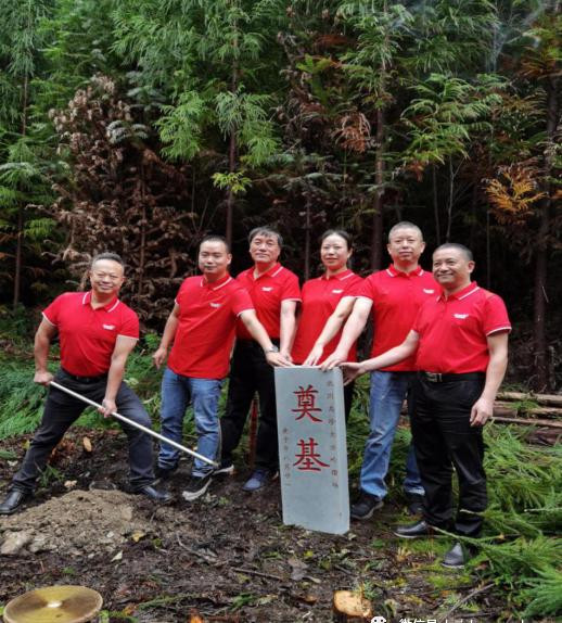 北川禹珍大方岭村生态黑猪繁育场开工