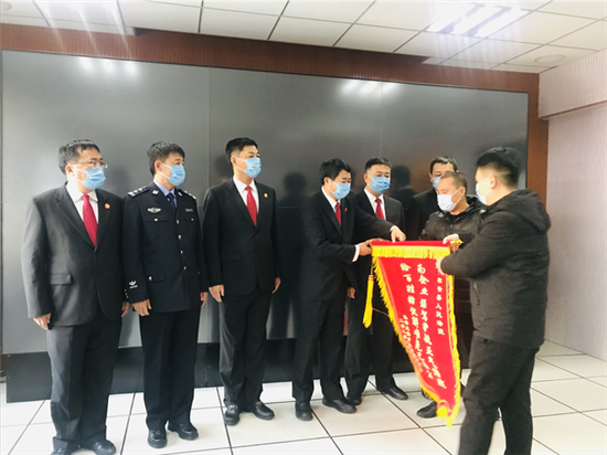 一边是拖欠养殖户6100万生猪款，一边是陷入困境的企业，这家法院如何破解危局？