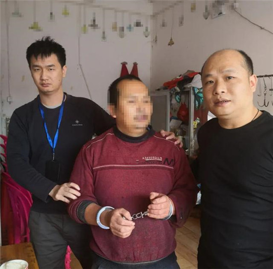 广东梅州一男子竟然对400多斤的母猪下手！