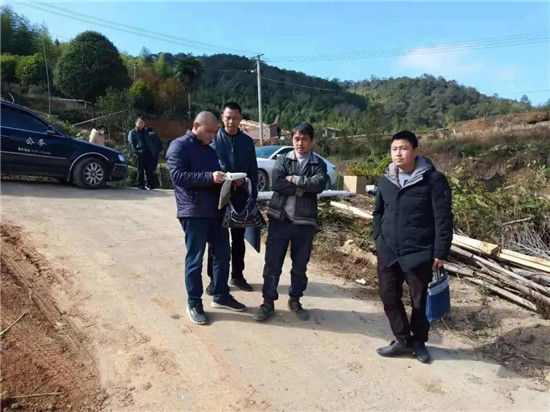 建设猪场又被整改，养猪户：“我们挣点钱容易吗！”