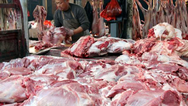 产能恢复，猪肉量暴增，为何猪肉下降不明显？棒打屠企是否冤枉？